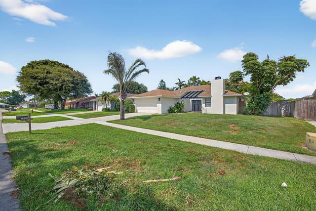 1202 Essex Drive, Wellington FL 33414 - Wellington, FL - Photo 2