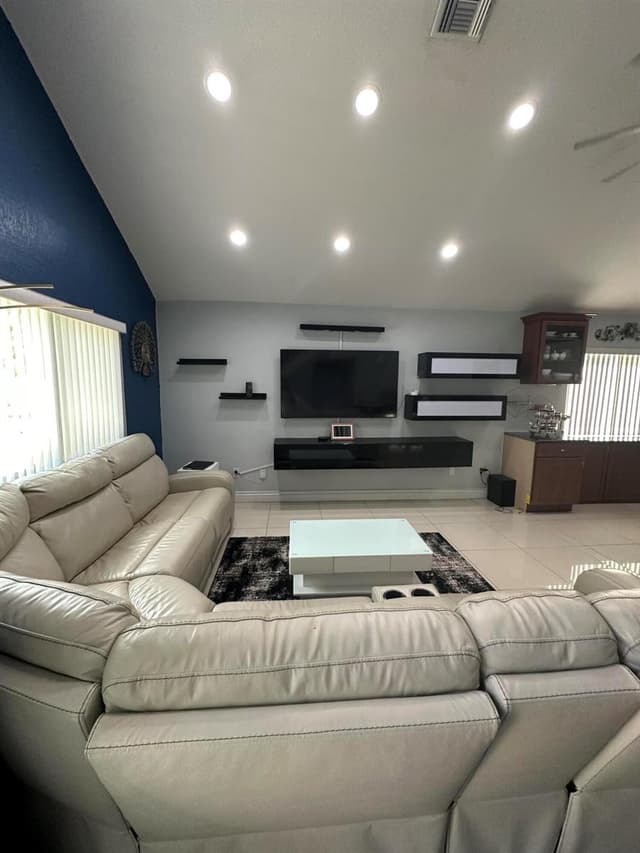 8 Elton Place, Boynton Beach FL 33426 - Boynton Beach, FL - Photo 2