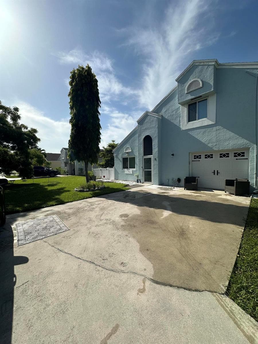 8 Elton Place, Boynton Beach FL 33426 - Boynton Beach, FL - Photo 1