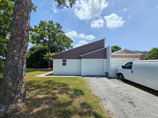 4824 NW 5TH Street, Delray Beach FL 33445 - Delray Beach, FL - Photo 2