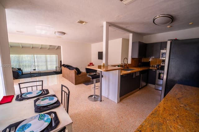 11600 NE 6th Ave, Biscayne Park FL 33161 - Biscayne Park, FL - Photo 5
