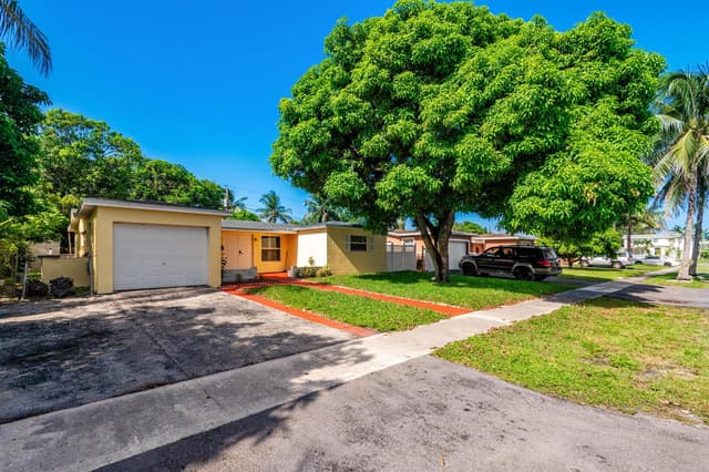 3611 NW 40TH Court, Lauderdale Lakes FL 33309 - Lauderdale Lakes, FL - Photo 2