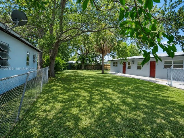 429 NW 14th Ave, Fort Lauderdale FL 33311 - Fort Lauderdale, FL - Photo 3