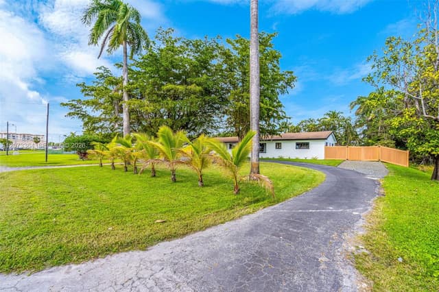 535 N Biscayne River Dr, Miami FL 33169 - Miami, FL - Photo 4
