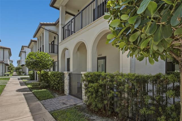 4532 NW 83 PSGE # 0, Doral FL 33166 - Doral, FL - Photo 2