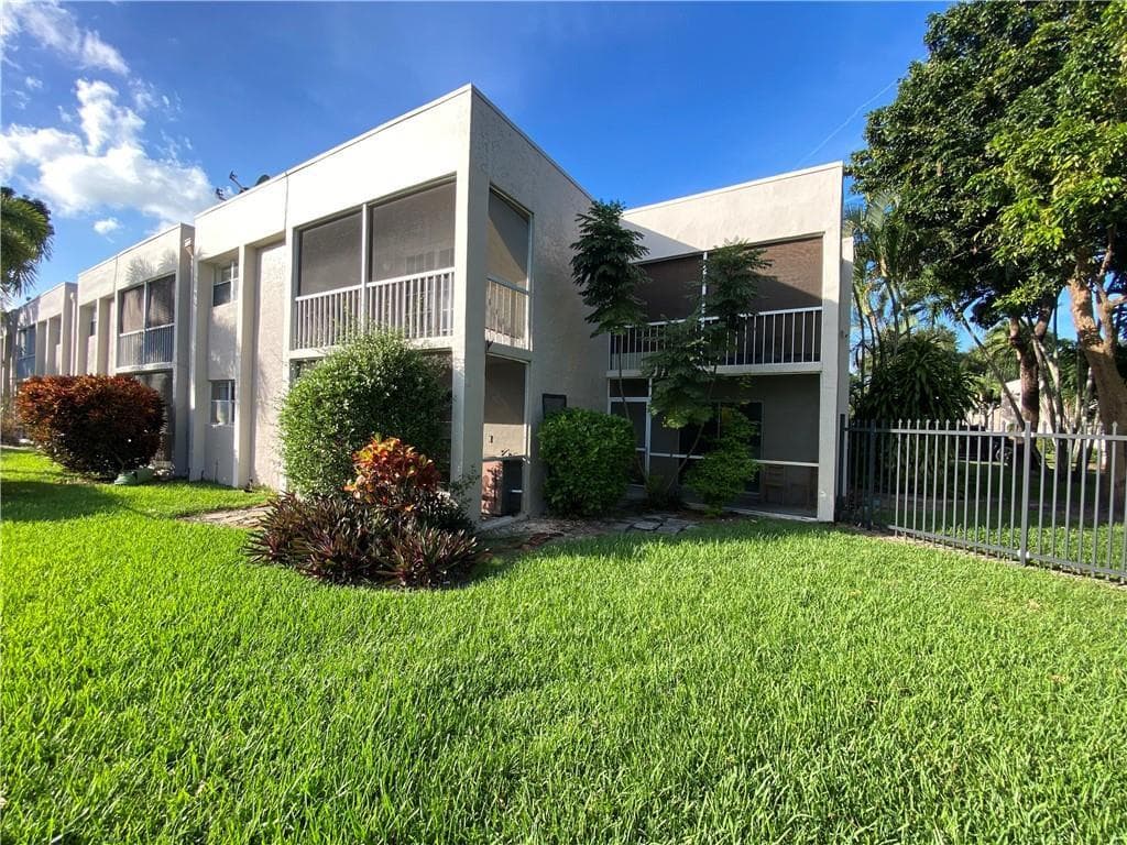 8506 OLD COUNTRY Manor # 213, Davie FL 33328 - Davie, FL - Photo 1