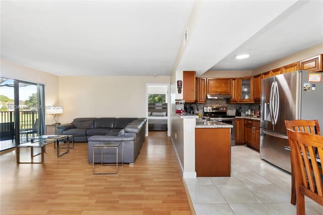 400 Palm Cir W # 208, Pembroke Pines FL 33025 - Pembroke Pines, FL - Photo 2
