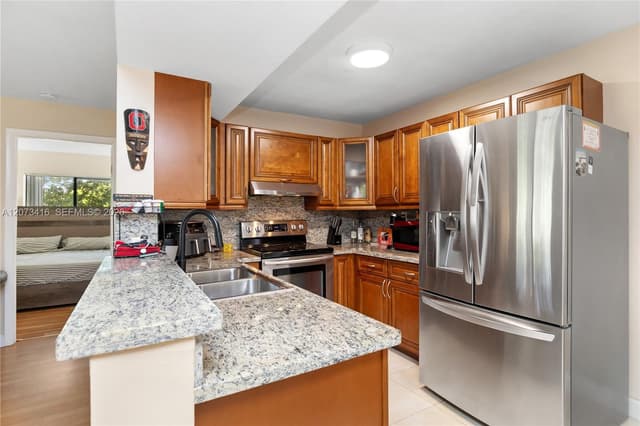 400 Palm Cir W # 208, Pembroke Pines FL 33025 - Pembroke Pines, FL - Photo 3
