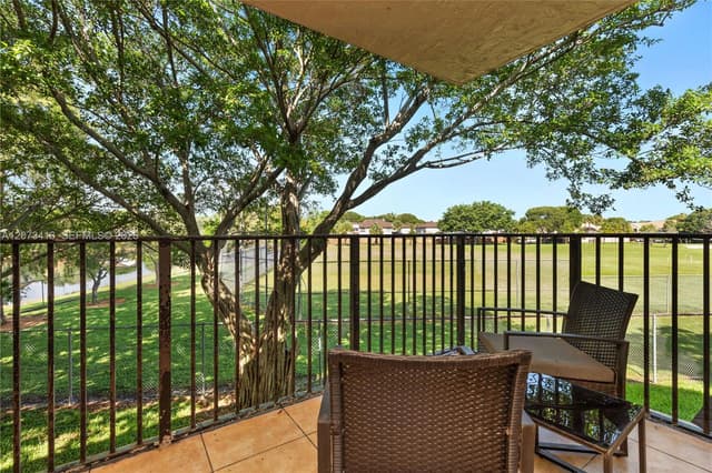 400 Palm Cir W # 208, Pembroke Pines FL 33025 - Pembroke Pines, FL - Photo 4