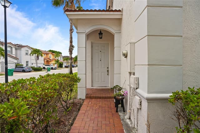 8741 NW 110th Ave, Doral FL 33178 - Doral, FL - Photo 4