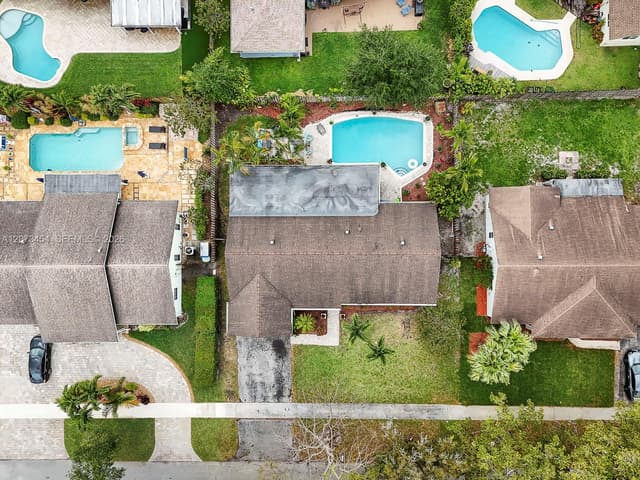 5009 SW 104th Ave, Cooper City FL 33328 - Cooper City, FL - Photo 3