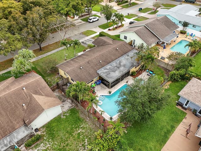5009 SW 104th Ave, Cooper City FL 33328 - Cooper City, FL - Photo 4