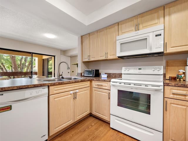 9255 SW 125th Ave # R, Miami FL 33186 - Miami, FL - Photo 6