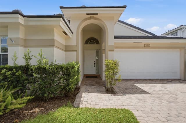 208 Jones Creek Drive, Jupiter FL 33458 - Jupiter, FL - Photo 4