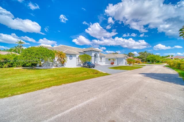 901 NW 122nd Ave, Plantation FL 33325 - Plantation, FL - Photo 2