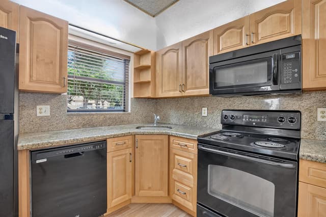 3721 Cocoplum Circle, Coconut Creek FL 33063 - Coconut Creek, FL - Photo 6