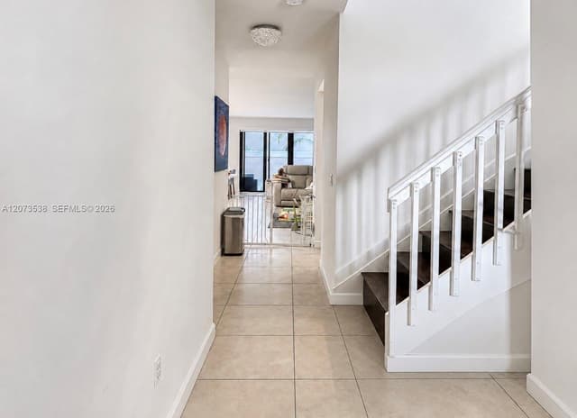 5930 NW 104th Path, Doral FL 33178 - Doral, FL - Photo 3