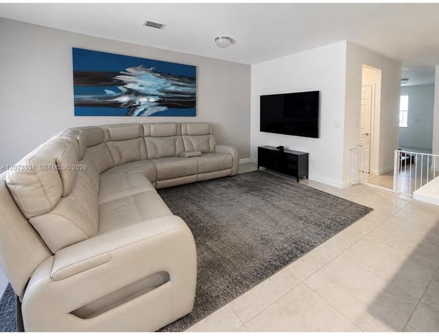 5930 NW 104th Path, Doral FL 33178 - Doral, FL - Photo 4