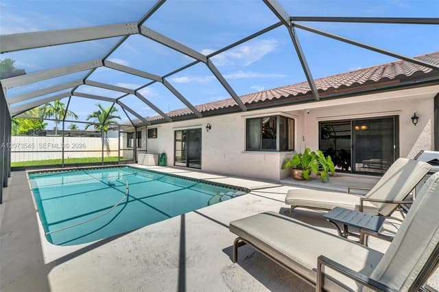 6302 NW 201st Ter, Hialeah FL 33015 - Hialeah, FL - Photo 2