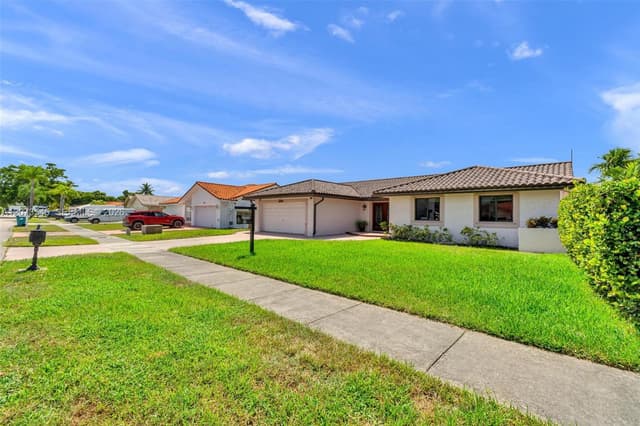 6302 NW 201st Ter, Hialeah FL 33015 - Hialeah, FL - Photo 6