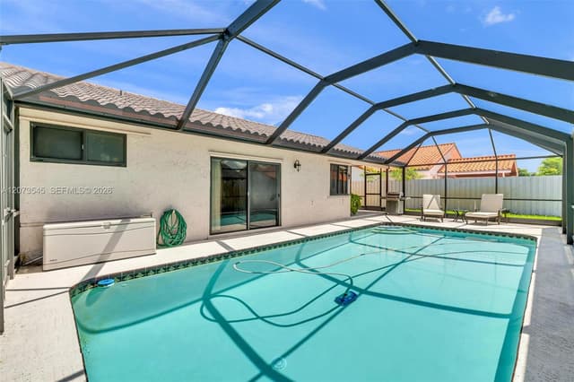6302 NW 201st Ter, Hialeah FL 33015 - Hialeah, FL - Photo 4