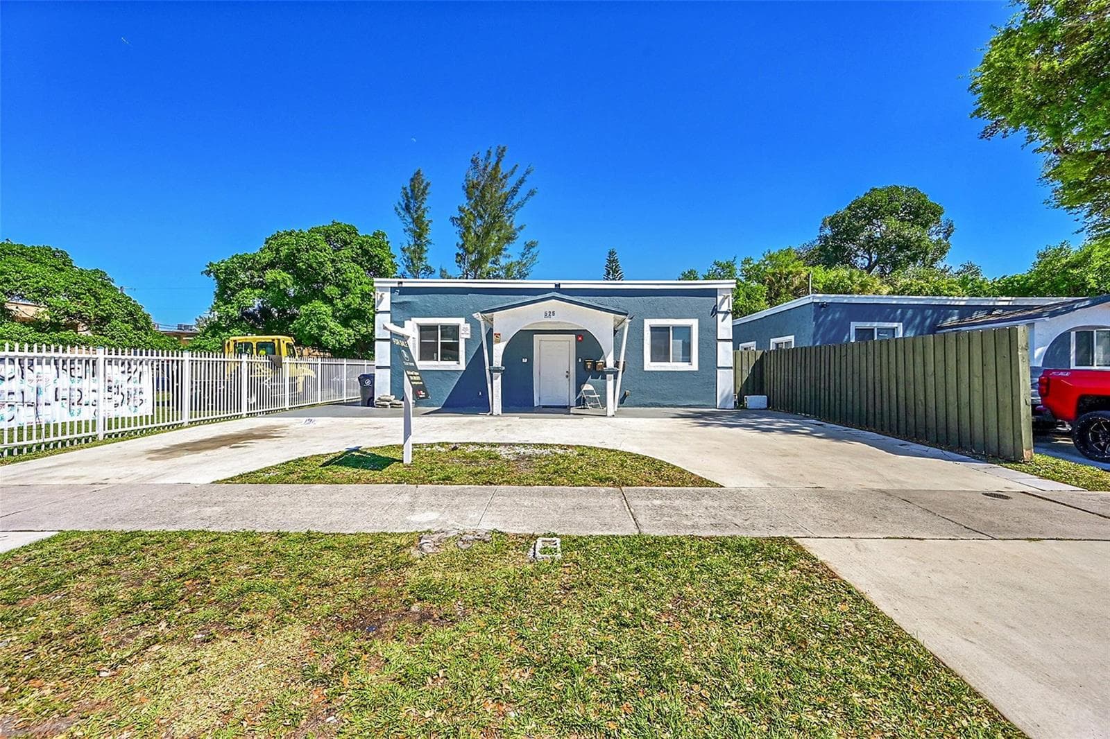 526 NW 15TH Way, Fort Lauderdale FL 33311 - Fort Lauderdale, FL - Photo 1