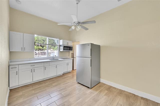 526 NW 15TH Way, Fort Lauderdale FL 33311 - Fort Lauderdale, FL - Photo 4