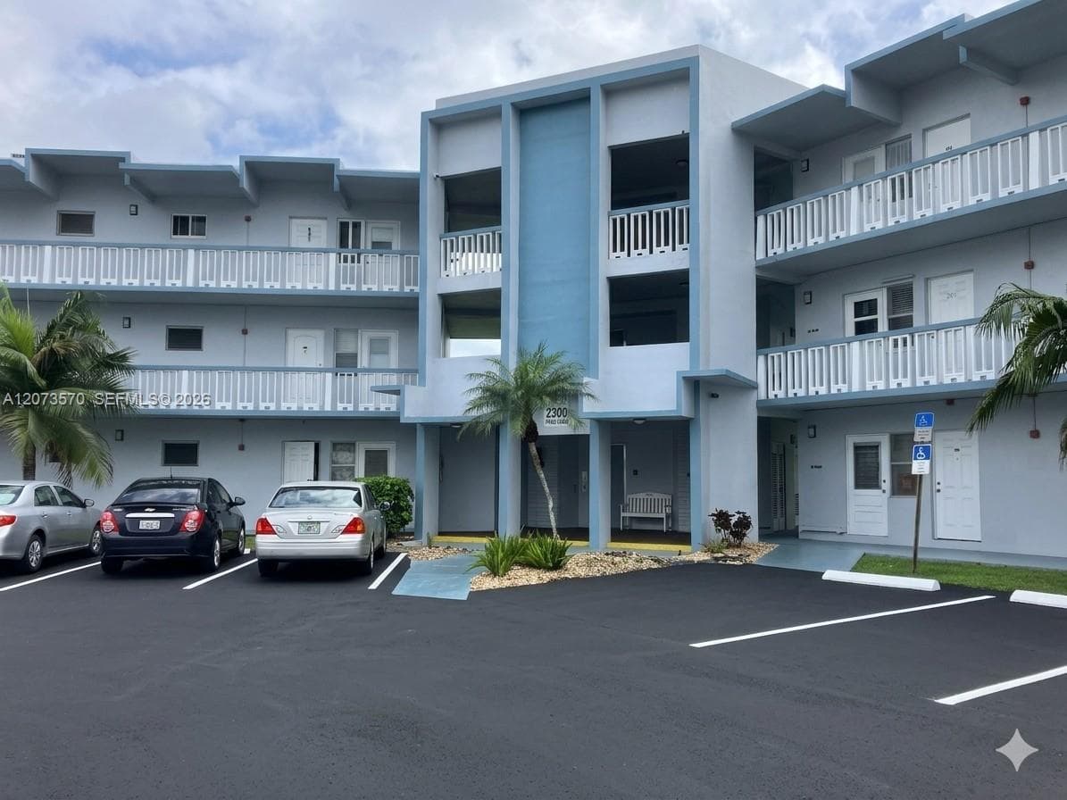 2300 Park Ln # 203, Hollywood FL 33021 - Hollywood, FL - Photo 1