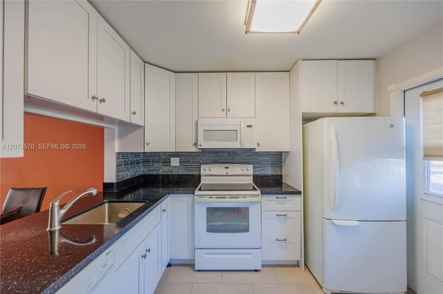 2300 Park Ln # 203, Hollywood FL 33021 - Hollywood, FL - Photo 5