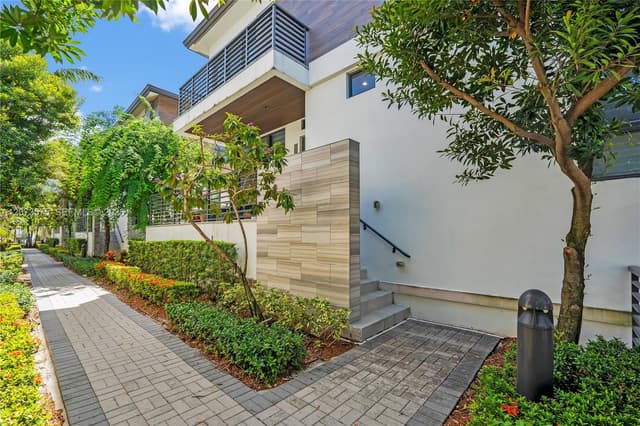 8267 NW 48th St, Doral FL 33166 - Doral, FL - Photo 3