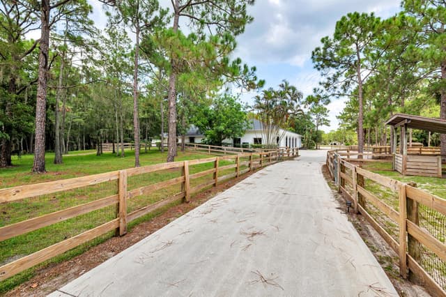 14024 Wind Flower Drive, Palm Beach Gardens FL 33418 - Palm Beach Gardens, FL - Photo 2