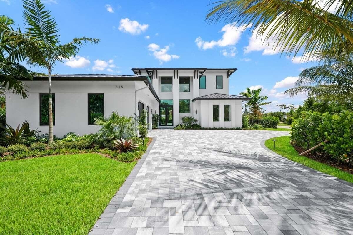 325 W Riverside Drive, Jupiter FL 33469 - Jupiter, FL - Photo 1