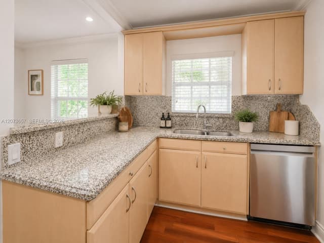 530 NW 31st Av, Miami FL 33125 - Miami, FL - Photo 6