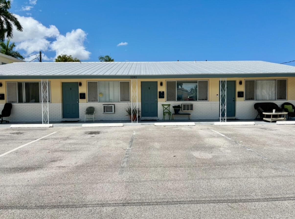 1241 SE 3RD Street # 4, Deerfield Beach FL 33441 - Deerfield Beach, FL - Photo 1