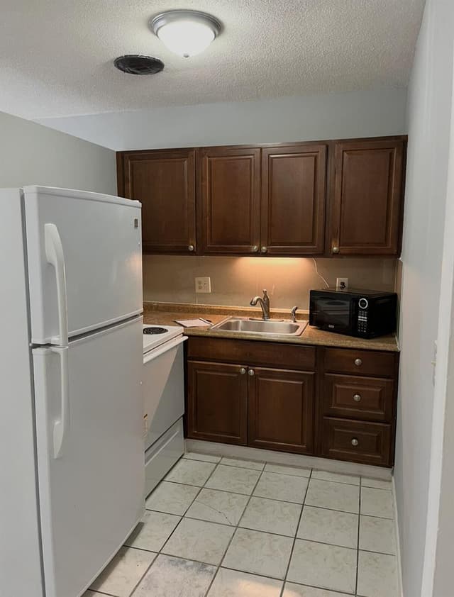 1241 SE 3RD Street # 4, Deerfield Beach FL 33441 - Deerfield Beach, FL - Photo 4
