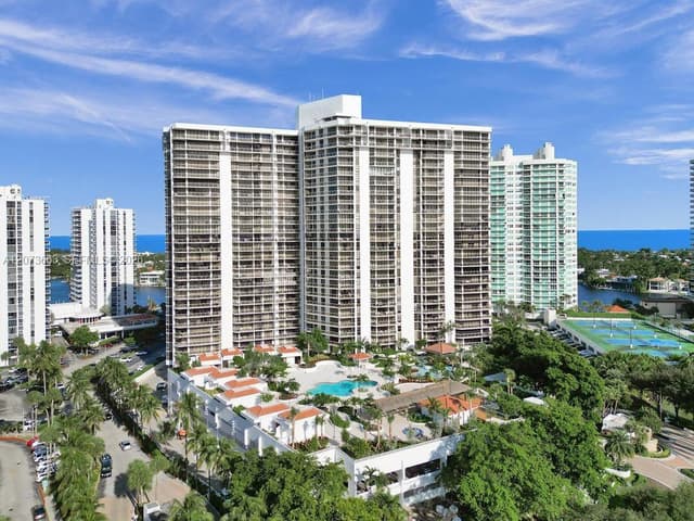 20281 E Country Club Dr # 404, Aventura FL 33180 - Aventura, FL - Photo 2
