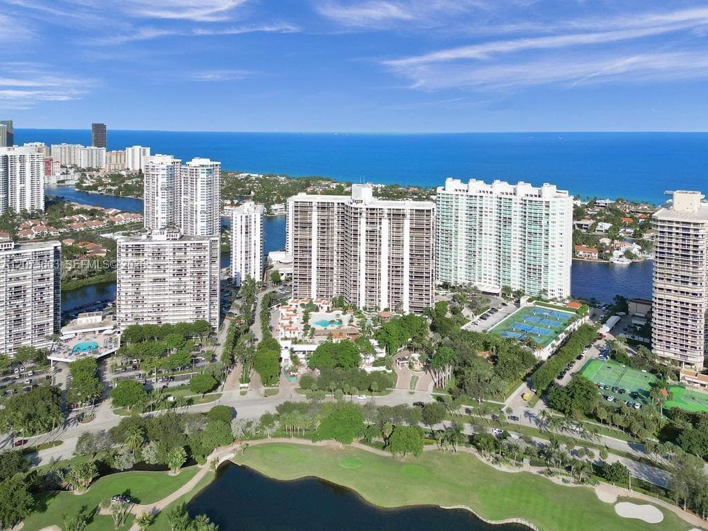 20281 E Country Club Dr # 404, Aventura FL 33180 - Aventura, FL - Photo 1