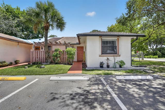 2950 NW 109TH Terrace, Sunrise FL 33322 - Sunrise, FL - Photo 3