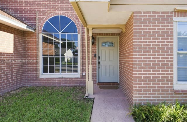 8635 SW 15th St, Pembroke Pines FL 33025 - Pembroke Pines, FL - Photo 2
