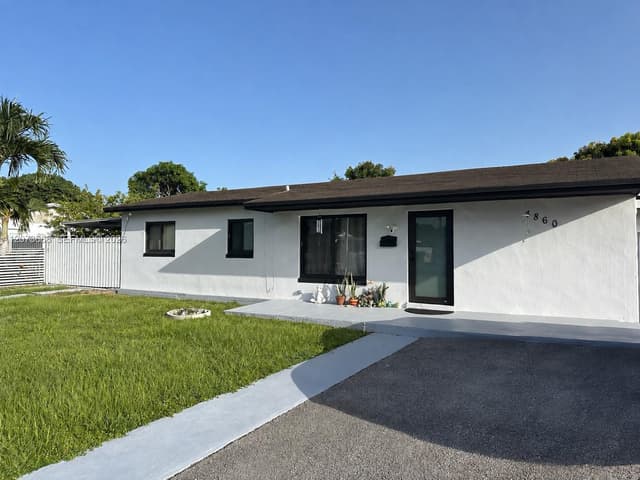 4860 NW 190th St, Miami Gardens FL 33055 - Miami Gardens, FL - Photo 2