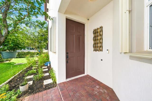 9747 Darlington Place, Cooper City FL 33328 - Cooper City, FL - Photo 3