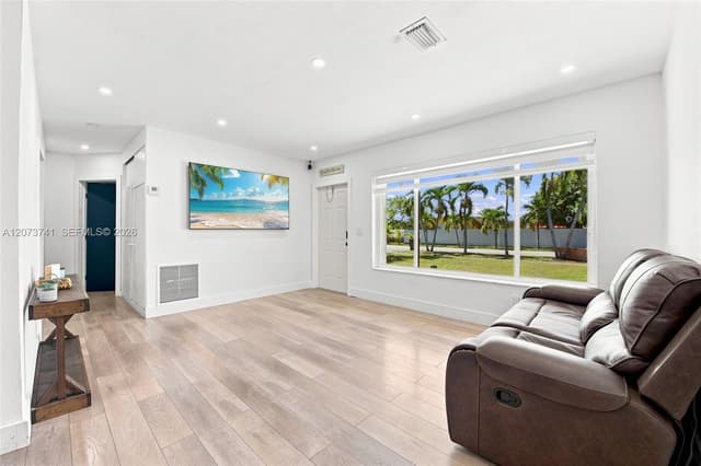 681 W 55th Pl, Hialeah FL 33012 - Hialeah, FL - Photo 3