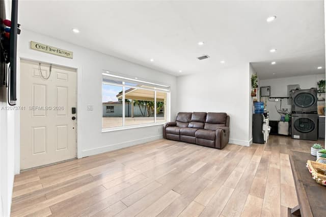 681 W 55th Pl, Hialeah FL 33012 - Hialeah, FL - Photo 4