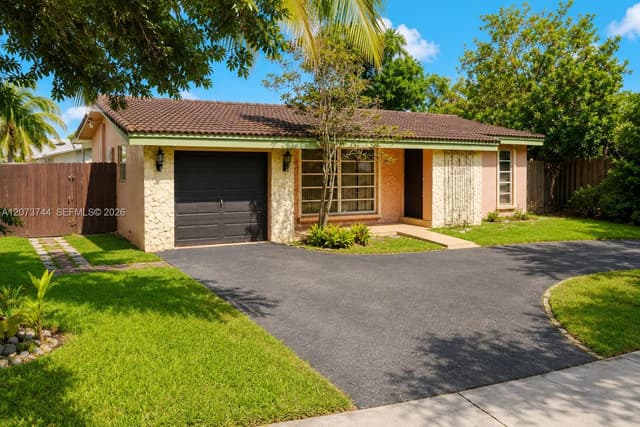 1060 N Douglas Rd, Pembroke Pines FL 33024 - Pembroke Pines, FL - Photo 2