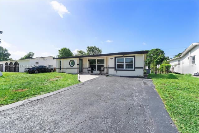 8544 Sheraton Dr, Miramar FL 33025 - Miramar, FL - Photo 2