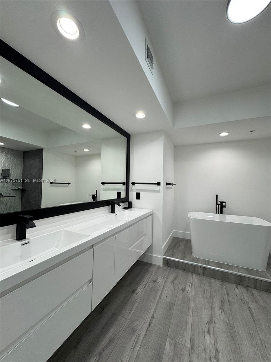 15051 Royal Oaks Ln # 1403, North Miami FL 33181 - North Miami, FL - Photo 1