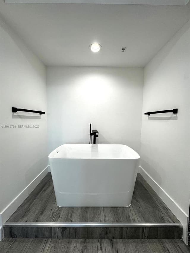 15051 Royal Oaks Ln # 1403, North Miami FL 33181 - North Miami, FL - Photo 4