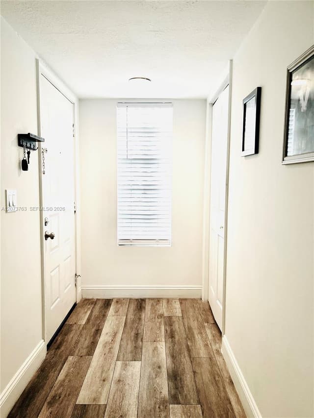 307 Lakeview Dr # 202, Weston FL 33326 - Weston, FL - Photo 2
