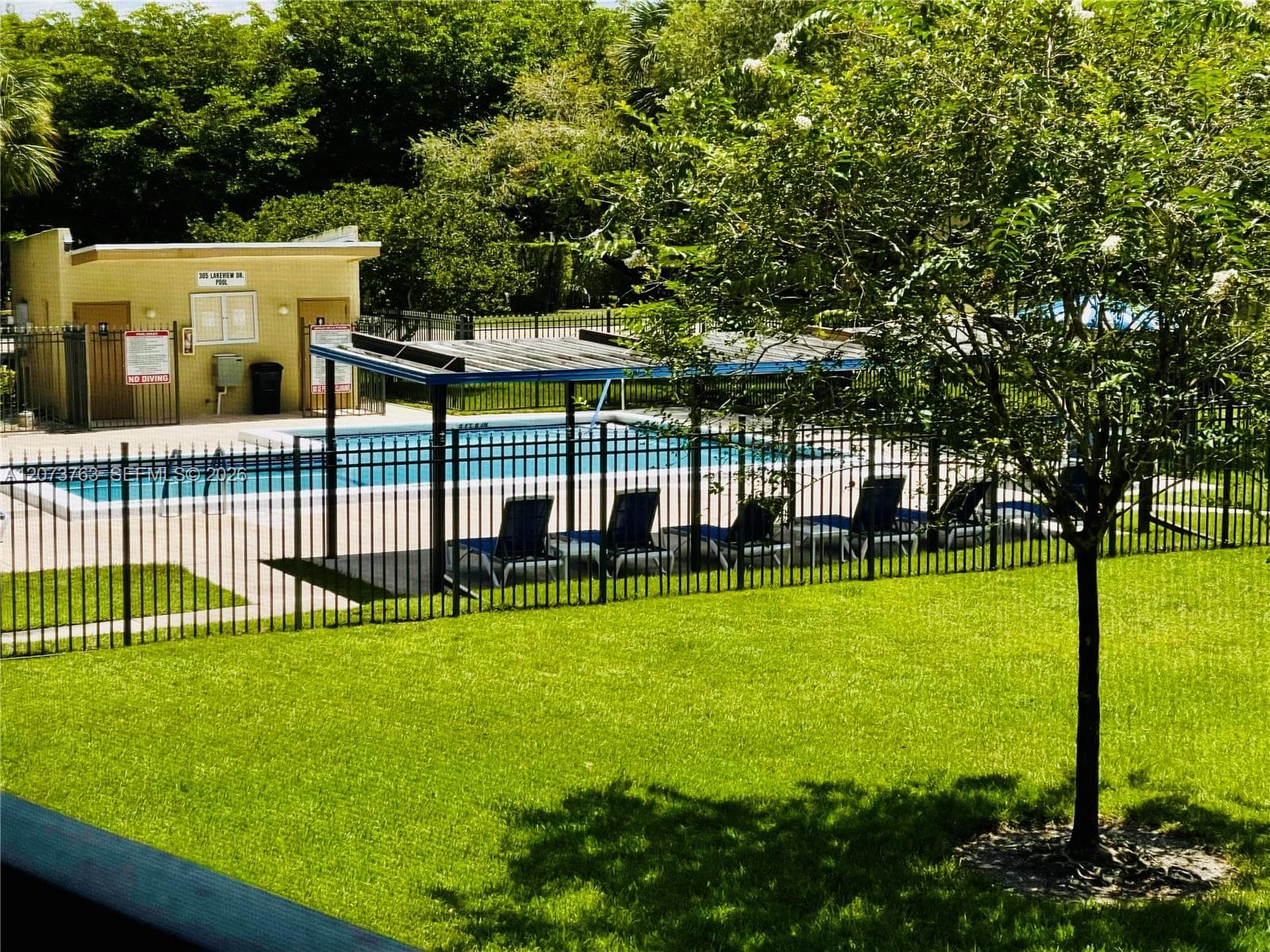 307 Lakeview Dr # 202, Weston FL 33326 - Weston, FL - Photo 1