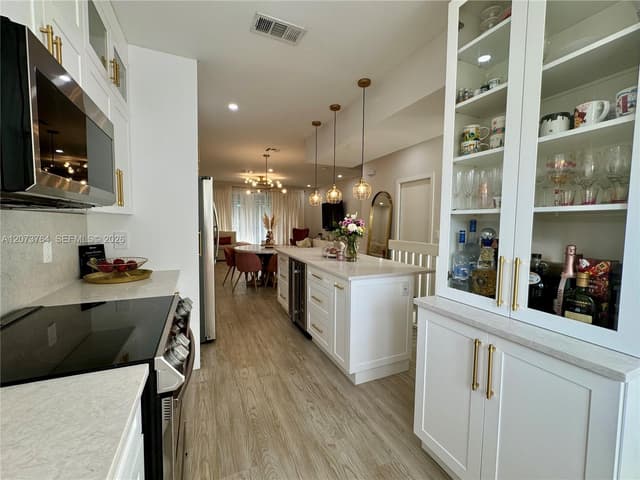 12617 NW 14th St, Sunrise FL 33323 - Sunrise, FL - Photo 2